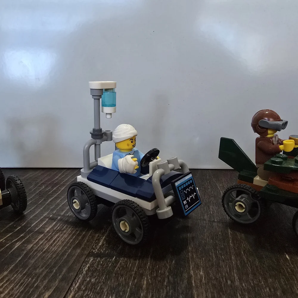 Lego Minifig Derby Race Cars - Picture 3 of 5
